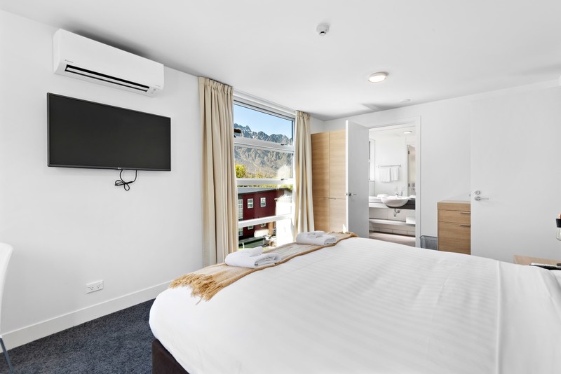 large_2_81418_aWM6__URCI_402StudioApartmentRoom(1)